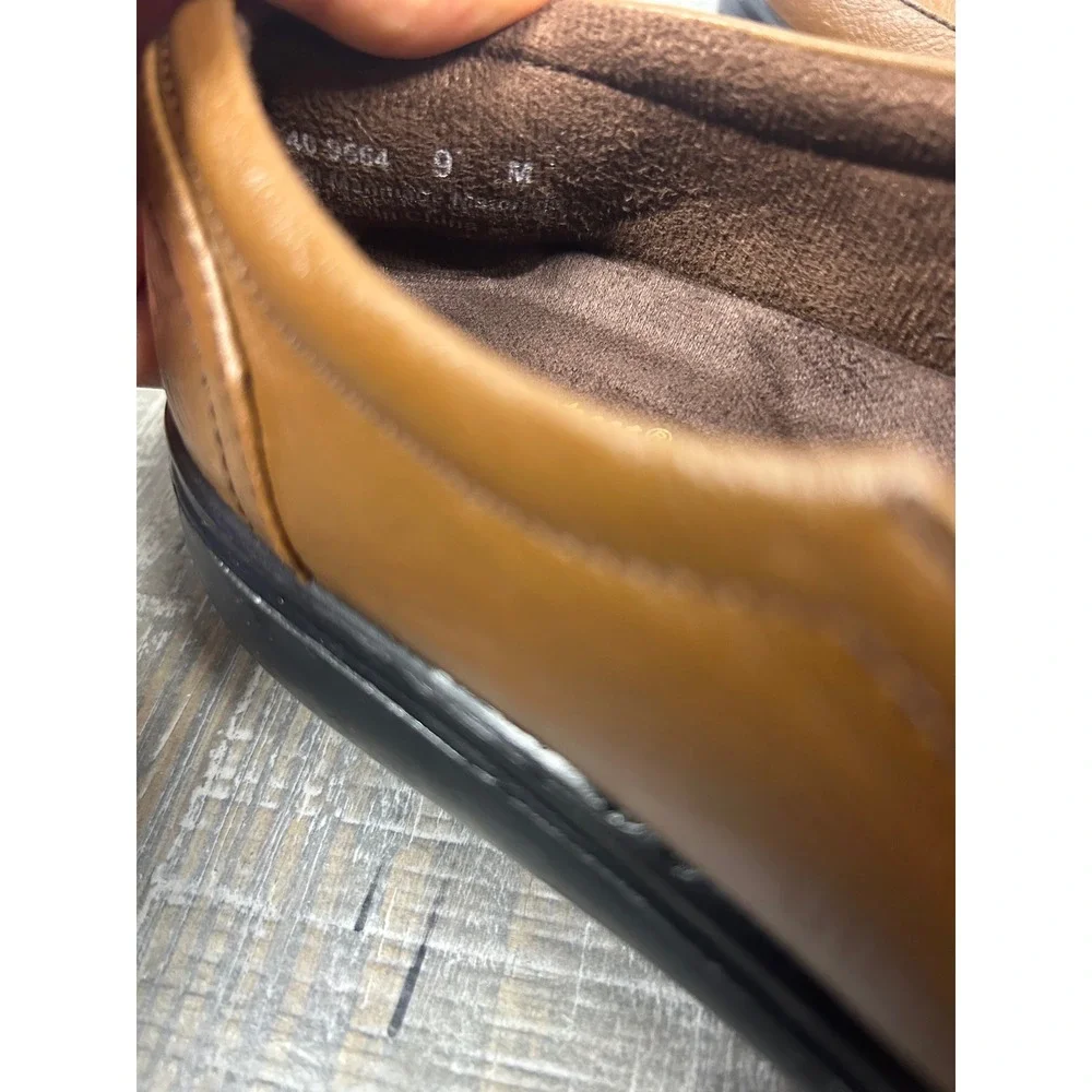 Easy Street Ultimate Tan Comfort Wave Slip On Loafers 40-9564 Women 9 M